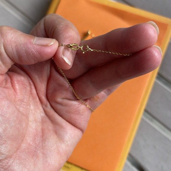 14k Gold Necklace with Gold Wave Bar - Picture 4 of 4